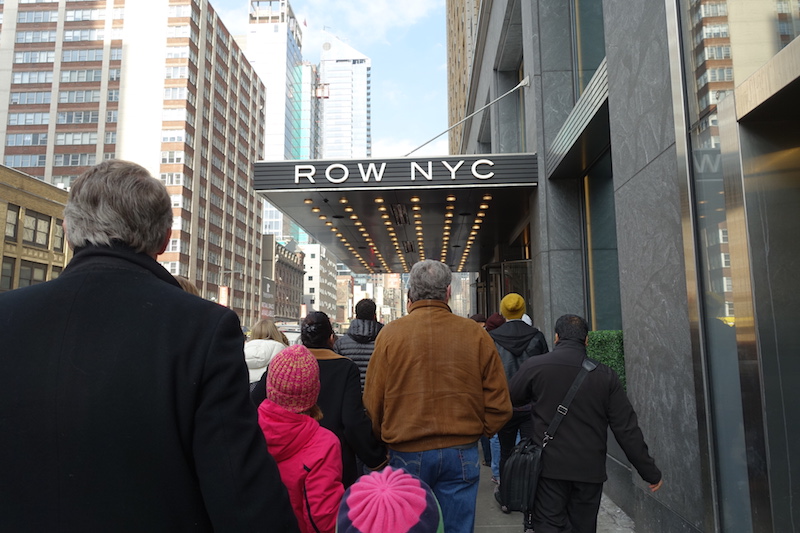 Row NYC 門口的招牌